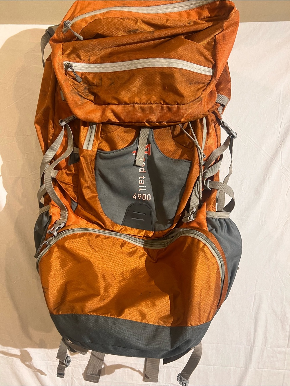 Alps Mountaineering red tail 4900 Orange & Gray Hiking Backpack